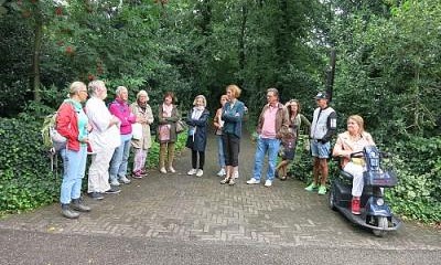 Literaire wandeling  door Groet foto Hans van der Kroef